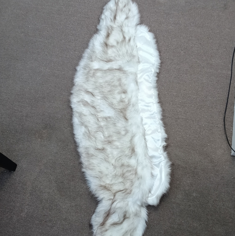Elegant White Faux Shaw Length 55" Wide 18" New No Tag - Picture 3 of 7